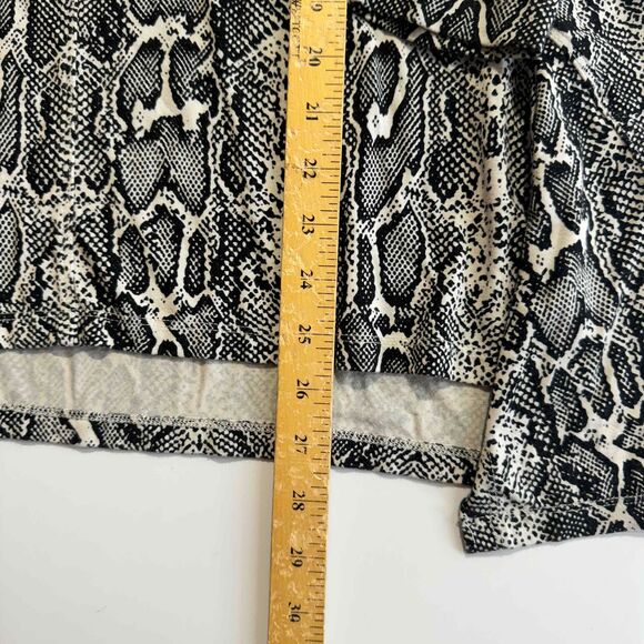 John Mark Top Snake Print Mature Asymmetric Tunic Stretchy Flowy Loose Fit Sz M - Picture 10 of 12